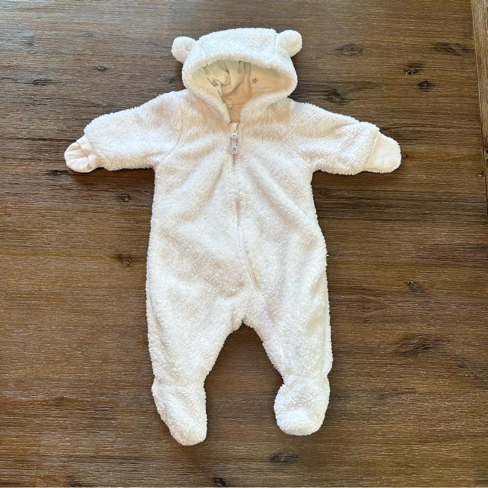 H&M Soft White Baby Fleece Bunting Suit size 0-1 month